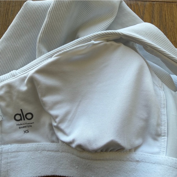 Alo Yoga Elevate Tank — White XS - Picture 6 of 8